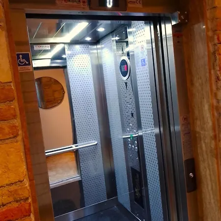 Stylish Flat In Kaleici Near Hadrian's Gate * 安塔利亚